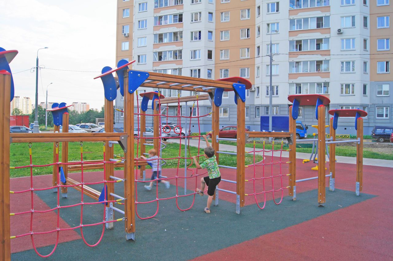 спортивная детская площадка